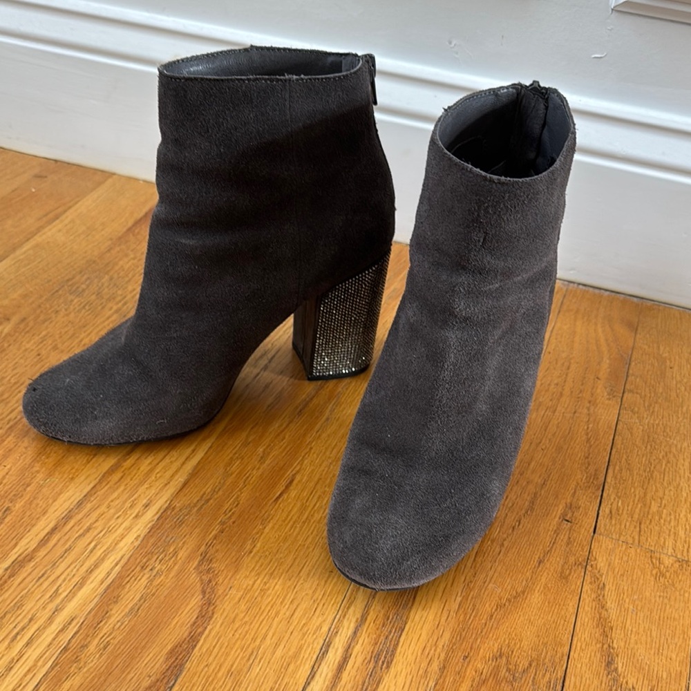 Elegant Gray Suede Ankle Boots